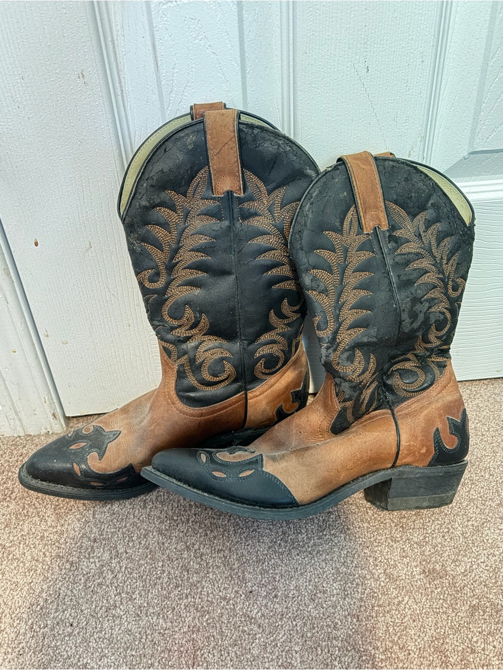 Silver Rebel Cowboy Boots - Women’s Size 8 - Please Read Description